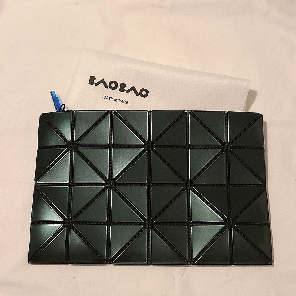 Bao Bao Issey Miyake Lucent Metallic Flat Pouch - Deep Green